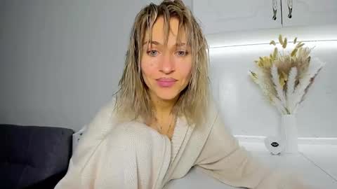 Snapshot of mona_cruz chatting on February 20, 9:20 pm Mona online show from February 20, 9:20 pm