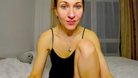 Snapshot of mona_cruz chatting on March 12, 9:24 pm Mona online show from March 12, 9:24 pm