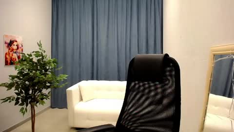Snapshot of mona_w chatting on May 27, 11:07 am Mona online show from May 27, 11:07 am