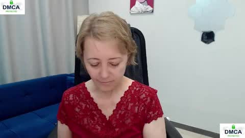 Snapshot of mona_w chatting on June 5, 1:28 pm Mona online show from June 5, 1:28 pm