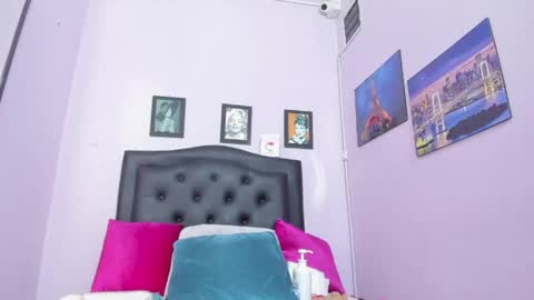 Snapshot of monalinda220 chatting on April 18, 1:59 pm paola online show from April 18, 1:59 pm