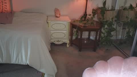 Mona online show from November 4, 3:44 pm