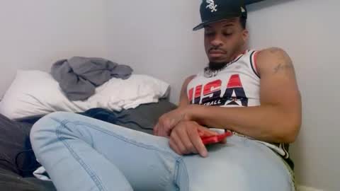 Snapshot of moneymanboy chatting on September 28, 3:45 am 11nchmonster online show from September 28, 3:45 am