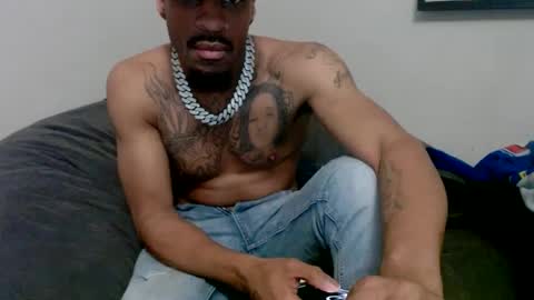 Snapshot of moneymanboy chatting on October 6, 7:44 pm 11nchmonster online show from October 6, 7:44 pm