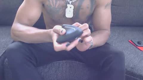 Snapshot of moneymanboy chatting on March 2, 4:58 pm 11nchmonster online show from March 2, 4:58 pm