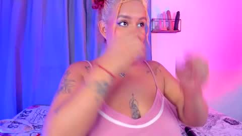 aleja      independent model       online show from February 13, 5:53 pm