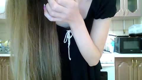 Snapshot of monica_tamayo chatting on November 6, 10:10 pm Monica online show from November 6, 10:10 pm