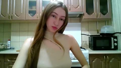 Snapshot of monica_tamayo chatting on December 18, 8:59 pm Monica online show from December 18, 8:59 pm