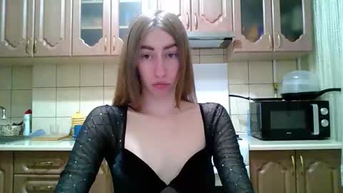 Snapshot of monica_tamayo chatting on June 3, 8:14 pm Monica online show from June 3, 8:14 pm
