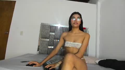 Snapshot of moniicaferrer chatting on July 3, 8:37 pm Monica online show from July 3, 8:37 pm