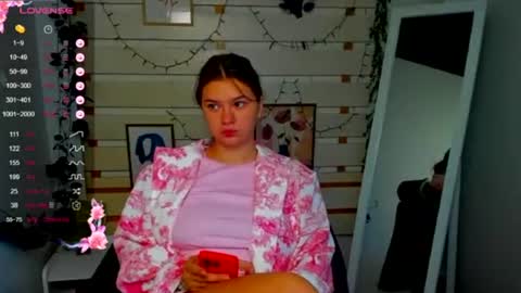Snapshot of monika_youu chatting on July 29, 6:11 am Monika online show from July 29, 6:11 am