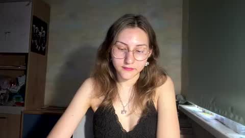 Mia online show from June 15, 4:42 pm