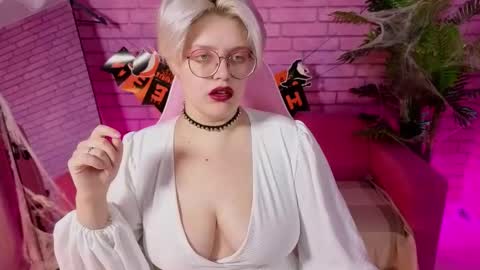 Monica online show from October 28, 9:02 am