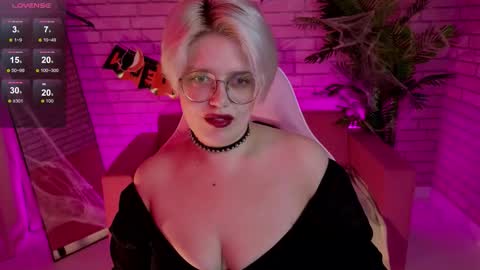 Monica online show from October 30, 12:17 pm