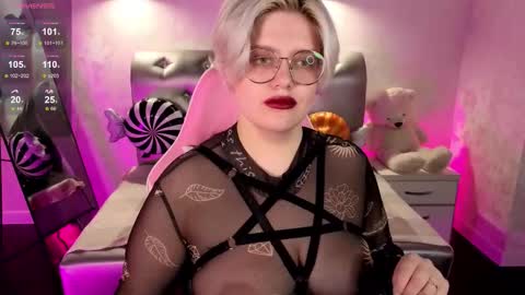 Monica online show from October 31, 9:10 am