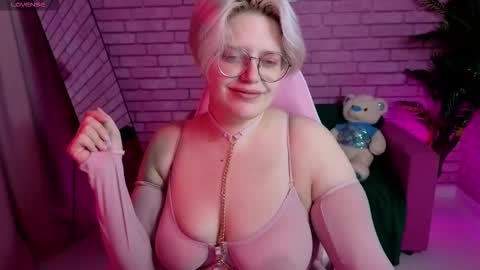 Monica online show from November 5, 8:47 am