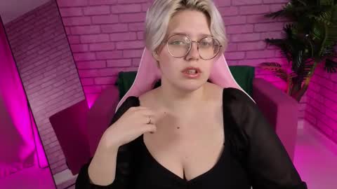 Monica online show from November 7, 10:59 am