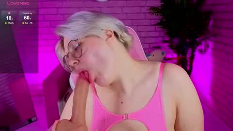 Monica online show from November 14, 9:19 am