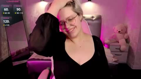 Monica online show from November 20, 9:09 am