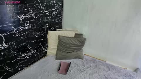Snapshot of monique_a chatting on January 14, 9:35 am Ask me online show from January 14, 9:35 am