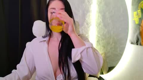 Snapshot of monique_a chatting on November 26, 5:41 am Ask me online show from November 26, 5:41 am