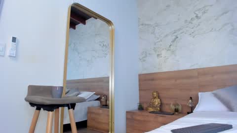 Monique  online show from January 12, 5:33 pm