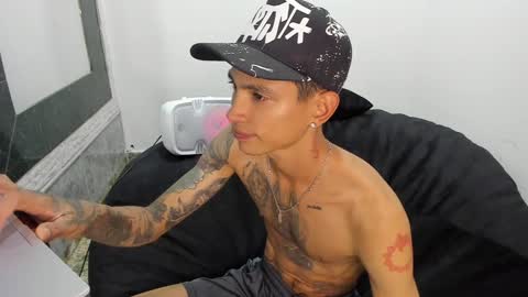 monkeyd_66 online show from January 22, 9:43 pm