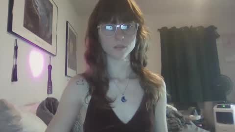 Snapshot of monkeygirl99 chatting on February 21, 4:35 am monkeygirl9 come play with me slut daddy bad spanking cute girl submissive online show from February 21, 4:35 am