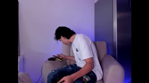 Snapshot of monky_0002 chatting on February 28, 2:07 pm monky_0002 online show from February 28, 2:07 pm