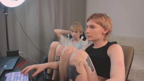 Mon online show from September 13, 9:03 pm