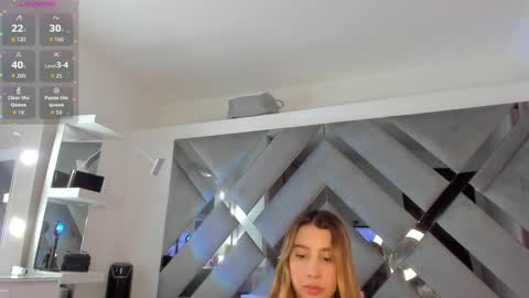 Snapshot of monroe_glez05 chatting on February 17, 9:43 pm Marilyn online show from February 17, 9:43 pm