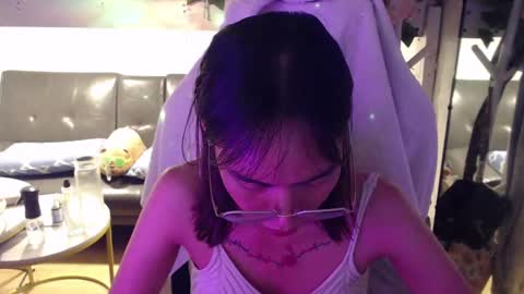 ELYSE A SIMPLE GIRL online show from December 2, 11:56 am