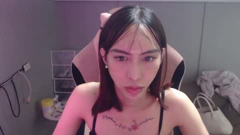 ELYSE A SIMPLE GIRL online show from February 17, 2:26 pm
