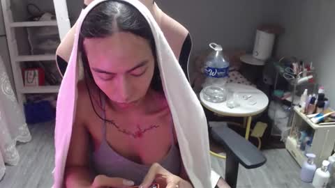 ELYSE A SIMPLE GIRL online show from December 22, 10:45 am