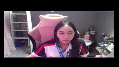 ELYSE A SIMPLE GIRL online show from February 7, 11:25 am