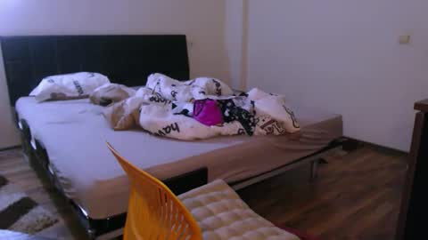 Monse online show from October 16, 8:21 pm