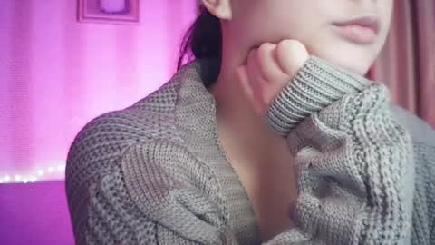 moodiemira online show from October 14, 6:52 pm