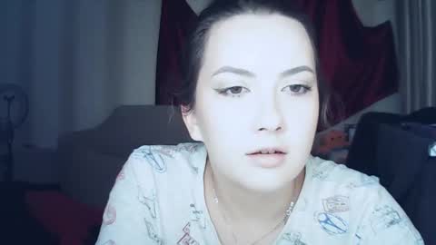 moodiemira online show from November 26, 7:15 pm