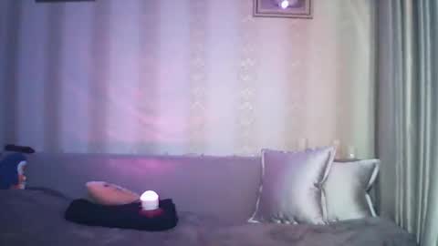 moodiemira online show from February 21, 7:37 pm