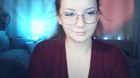 moodiemira online show from February 28, 7:48 pm