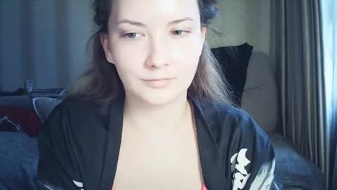 moodiemira online show from March 24, 3:39 pm