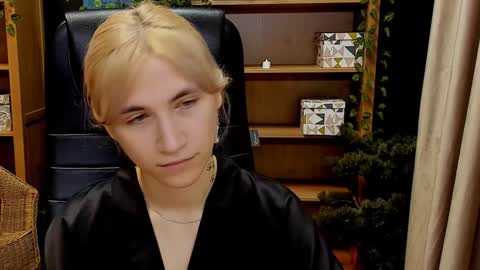 Katrin online show from December 14, 9:02 pm