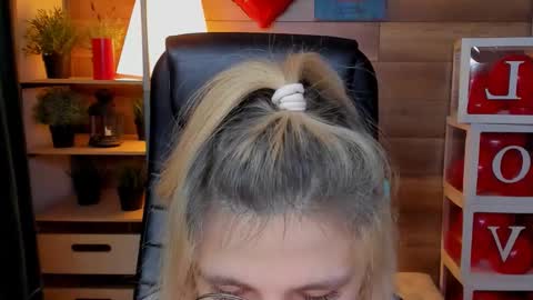 Katrin online show from March 1, 9:04 pm