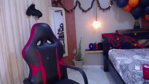 Snapshot of moon_and_fire_ chatting on November 3, 5:20 am moon_and_fire_ online show from November 3, 5:20 am