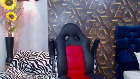 Snapshot of moon_and_fire_ chatting on November 6, 5:19 am moon_and_fire_ online show from November 6, 5:19 am