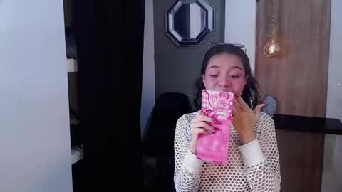 Snapshot of moon_and_fire_ chatting on November 7, 3:01 pm moon_and_fire_ online show from November 7, 3:01 pm