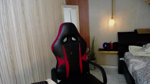 Snapshot of moon_and_fire_ chatting on November 9, 2:48 pm moon_and_fire_ online show from November 9, 2:48 pm