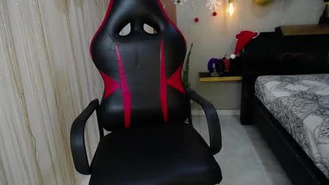 Snapshot of moon_and_fire_ chatting on November 10, 3:22 pm moon_and_fire_ online show from November 10, 3:22 pm