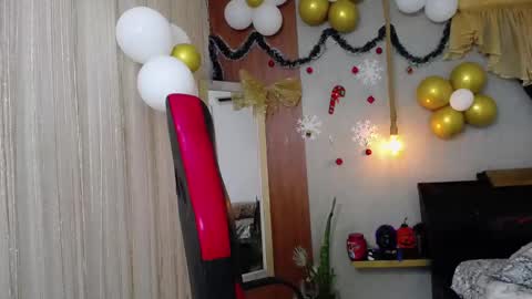 Snapshot of moon_and_fire_ chatting on November 16, 3:23 am moon_and_fire_ online show from November 16, 3:23 am