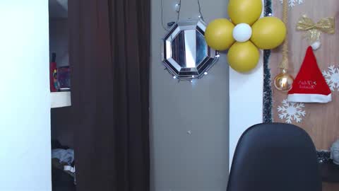 Snapshot of moon_and_fire_ chatting on November 27, 4:25 am moon_and_fire_ online show from November 27, 4:25 am